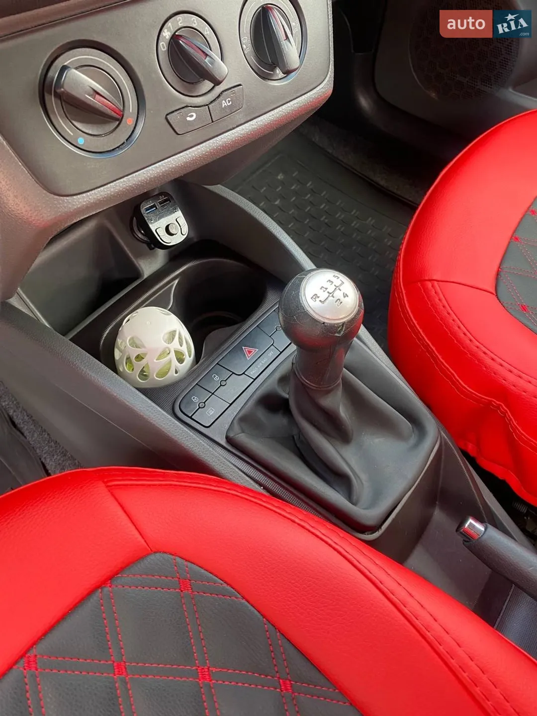 2010 SEAT Ibiza - мініатюра 12