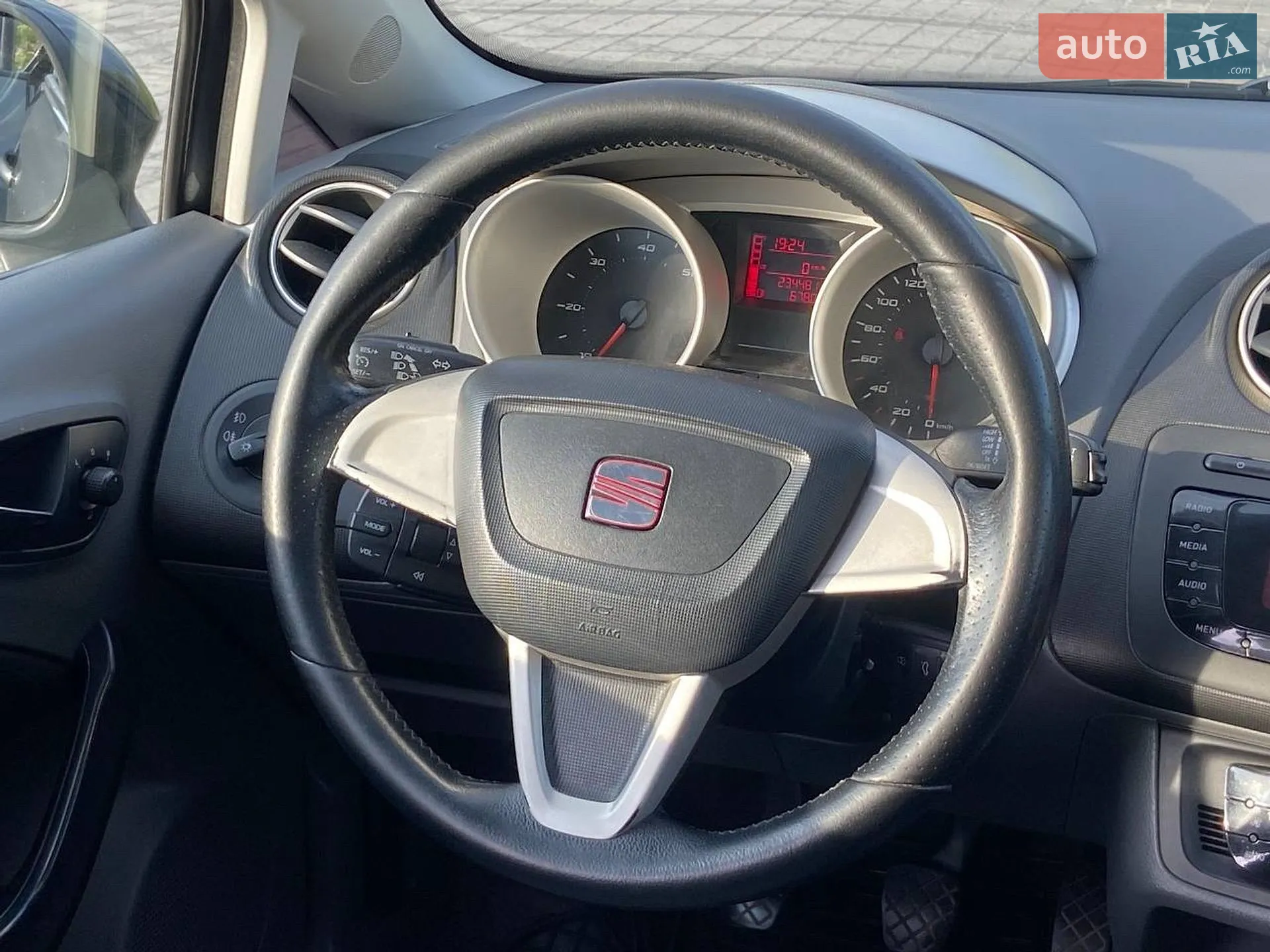 2010 SEAT Ibiza - мініатюра 13