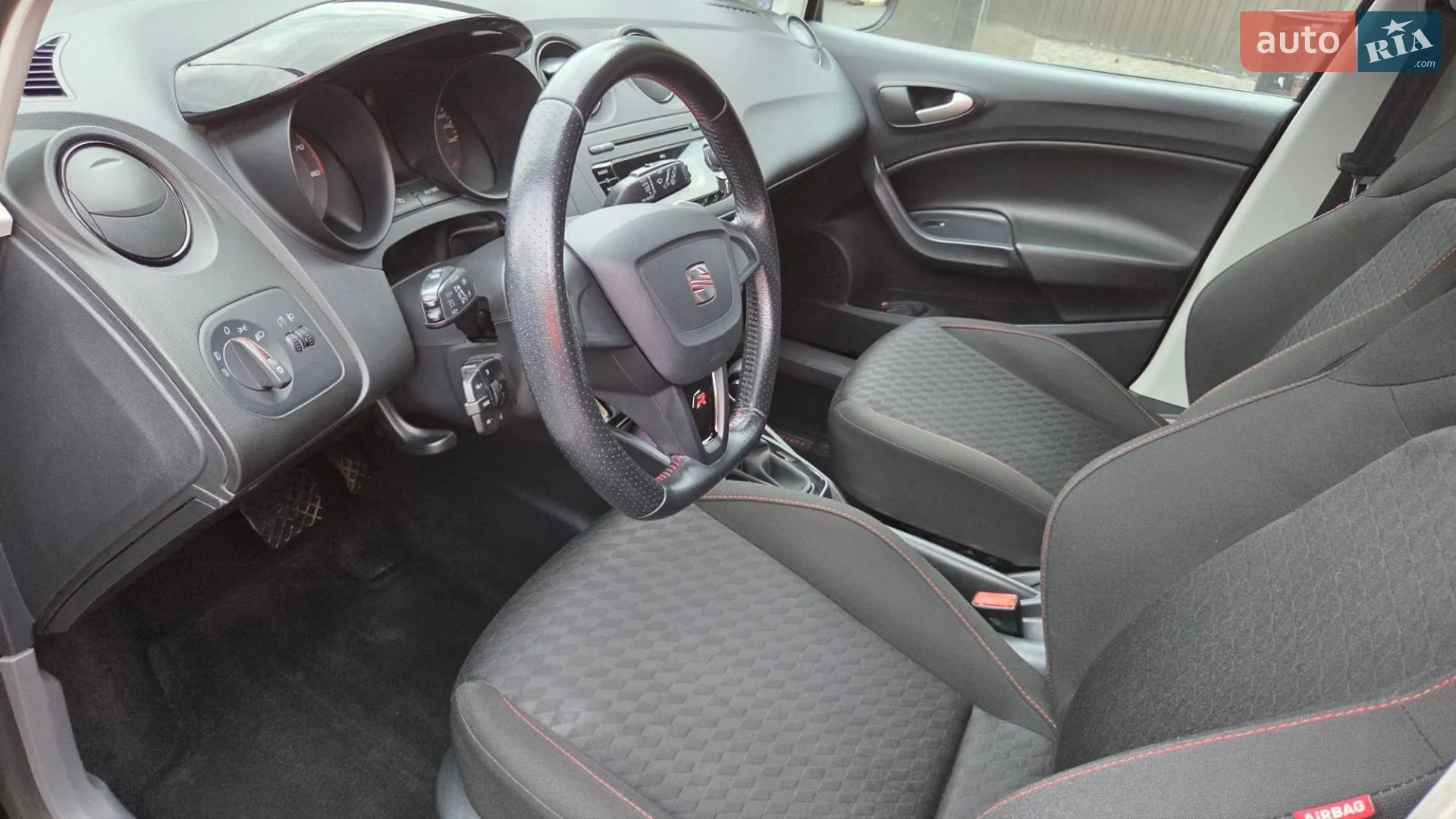 2010 SEAT Ibiza - мініатюра 12