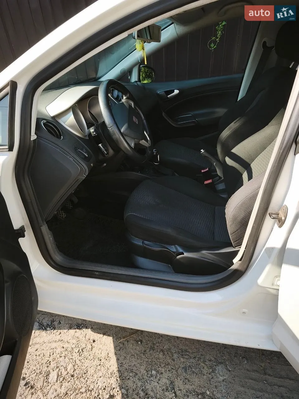 2010 SEAT Ibiza - мініатюра 12