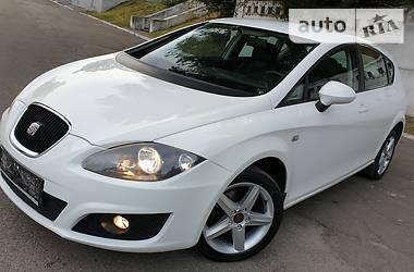 Седан SEAT Leon 2012 в Каменском