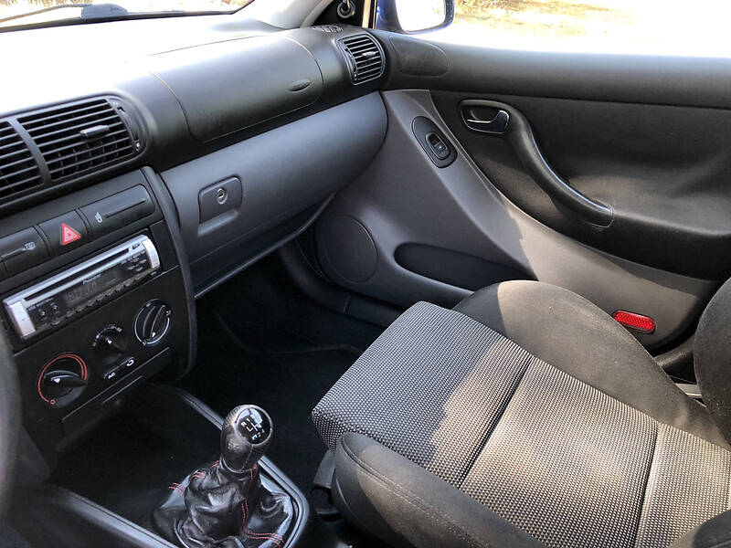 Хетчбек SEAT Leon 2003 в Кропивницькому