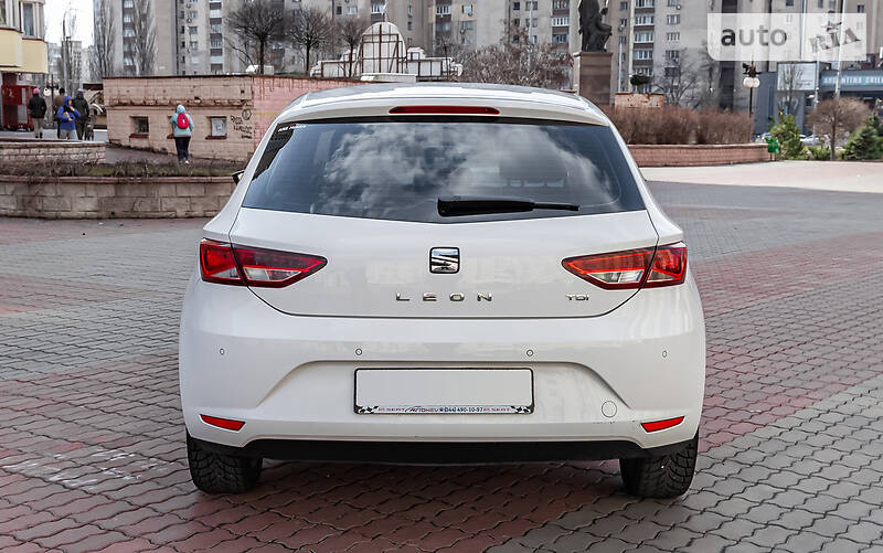 Хэтчбек SEAT Leon 2015 в Киеве