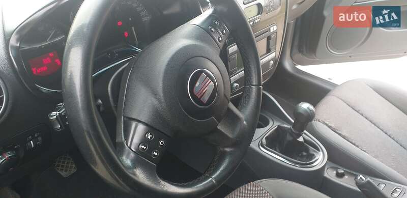 Хэтчбек SEAT Leon 2007 в Дубно