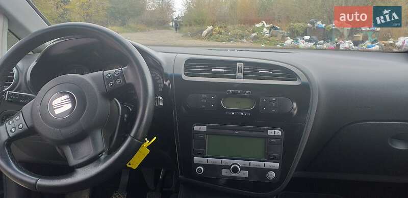 Хэтчбек SEAT Leon 2007 в Дубно