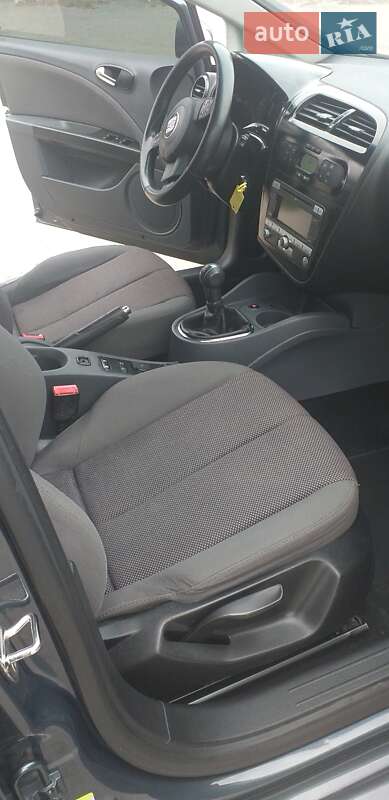 Хэтчбек SEAT Leon 2007 в Дубно