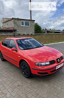 Хэтчбек SEAT Leon 2002 в Сарнах