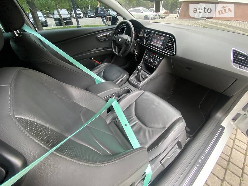 Хэтчбек SEAT Leon 2013 в Ивано-Франковске