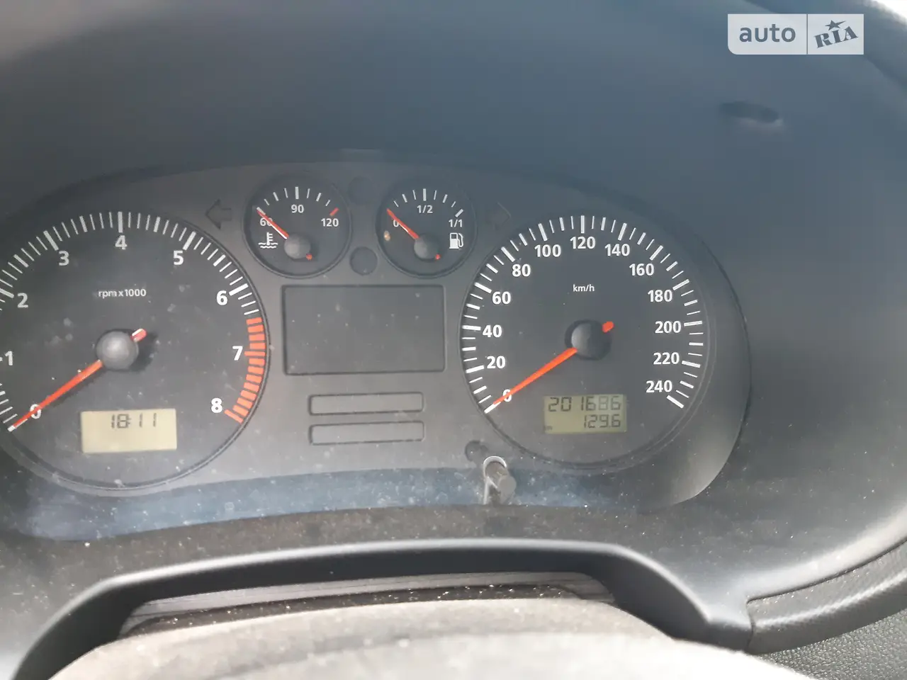 Пропоную вашій увазі свого сеата леона, тільки зроблена головка, клапана, новий ремінь грм, 
 поміняне масло, фільтра, новий антифріз, майже нова резина, авто на газу ( газ не вписаний), інші питання по телефону.