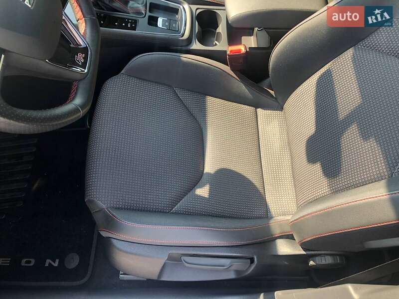 Хетчбек SEAT Leon 2017 в Києві