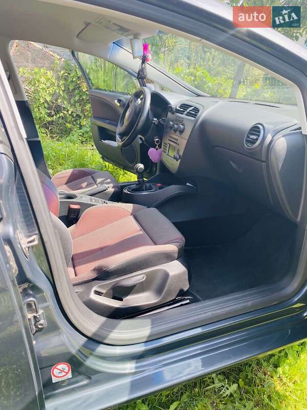 Хэтчбек SEAT Leon 2006 в Николаеве