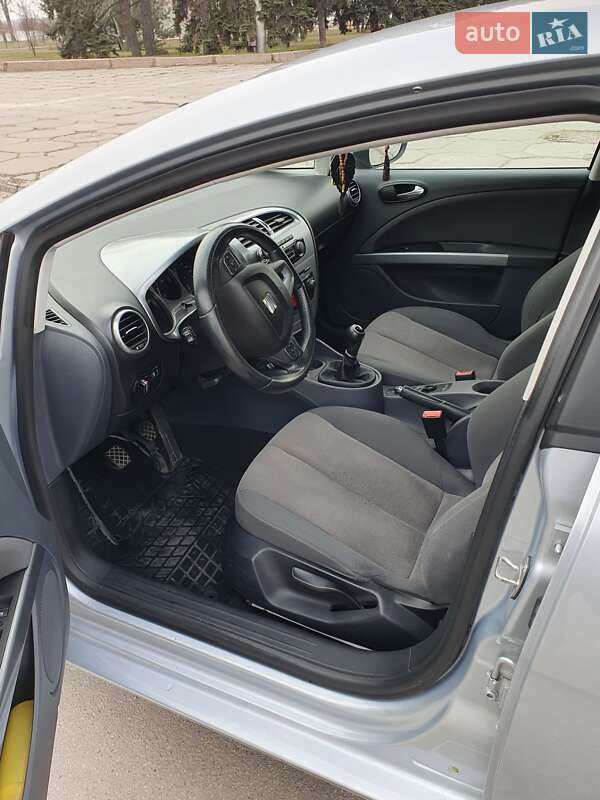 Хэтчбек SEAT Leon 2009 в Запорожье