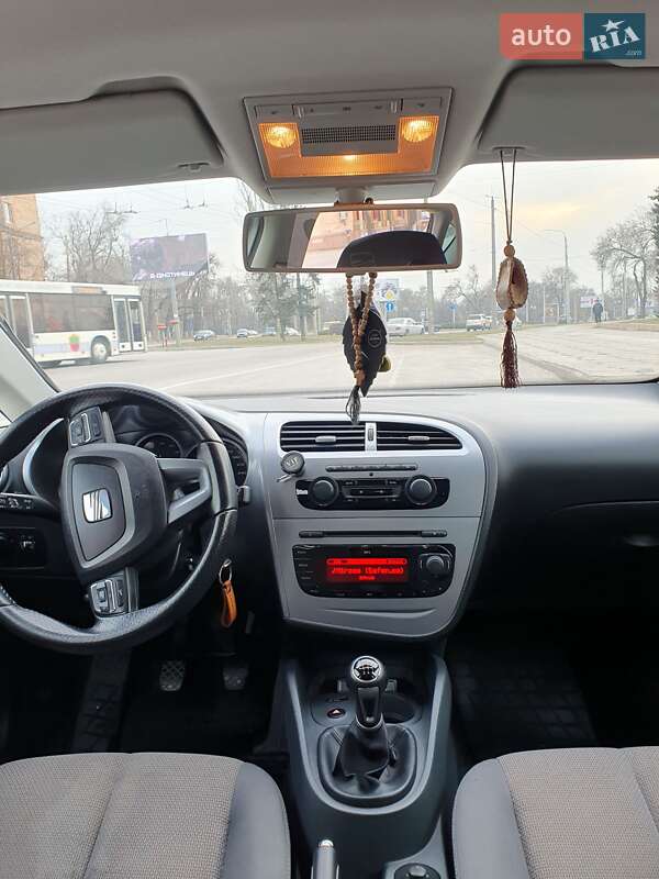 Хэтчбек SEAT Leon 2009 в Запорожье