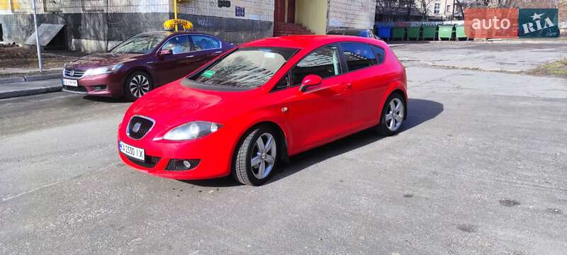 Хэтчбек SEAT Leon 2008 в Киеве