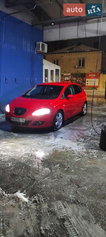 Хэтчбек SEAT Leon 2008 в Киеве