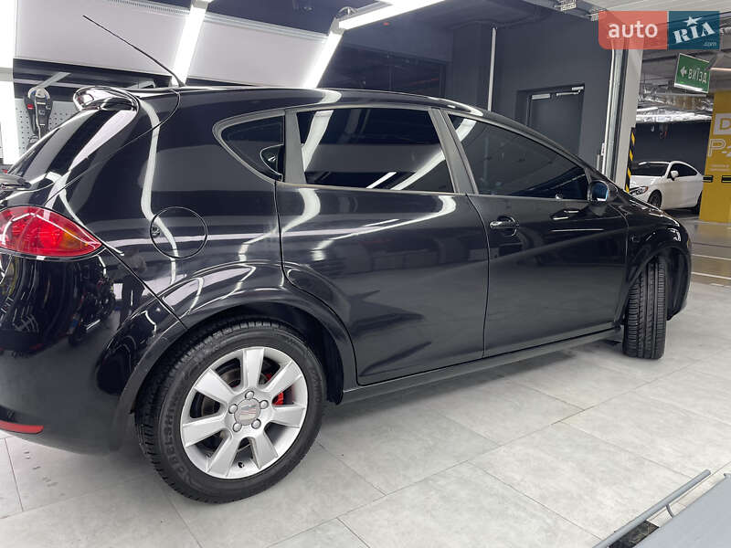 Хэтчбек SEAT Leon 2008 в Киеве