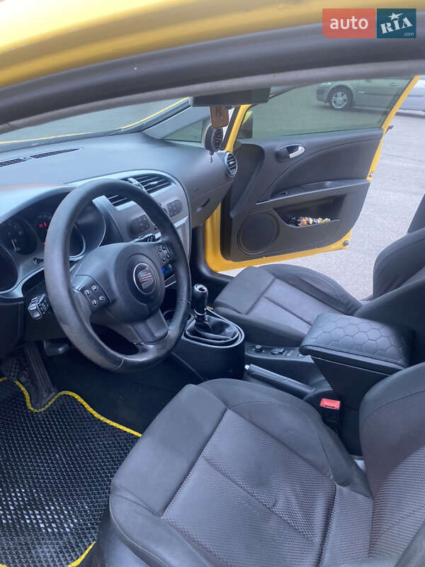 Хэтчбек SEAT Leon 2008 в Киеве