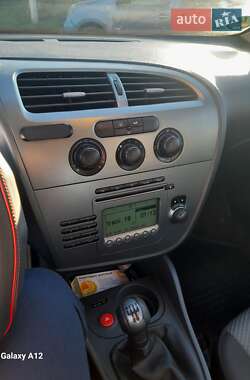 Хэтчбек SEAT Leon 2006 в 