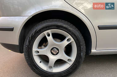 Хэтчбек SEAT Leon 2002 в 