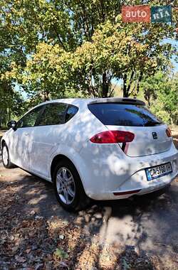 Хэтчбек SEAT Leon 2010 в Каменке