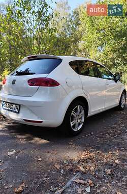 Хэтчбек SEAT Leon 2010 в Каменке