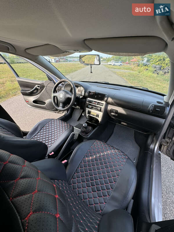 Хэтчбек SEAT Leon 2006 в Петропавловской Борщаговке