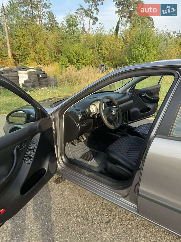 Хэтчбек SEAT Leon 2006 в Петропавловской Борщаговке