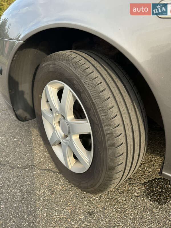 Хэтчбек SEAT Leon 2006 в Петропавловской Борщаговке