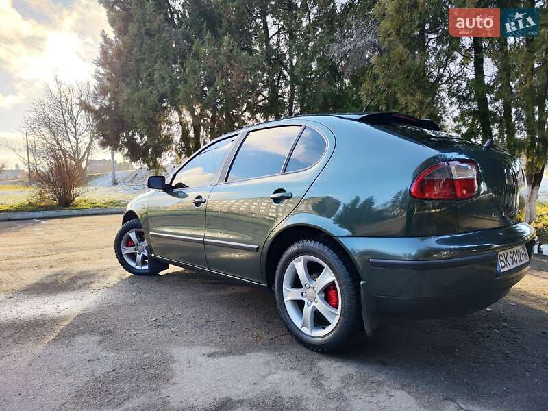 Хэтчбек SEAT Leon 2002 в Остроге
