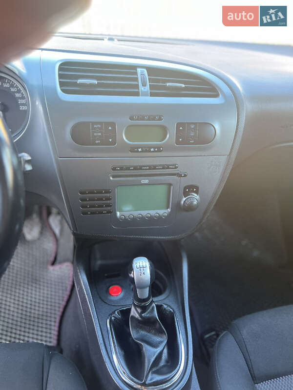 Хэтчбек SEAT Leon 2007 в Казатине