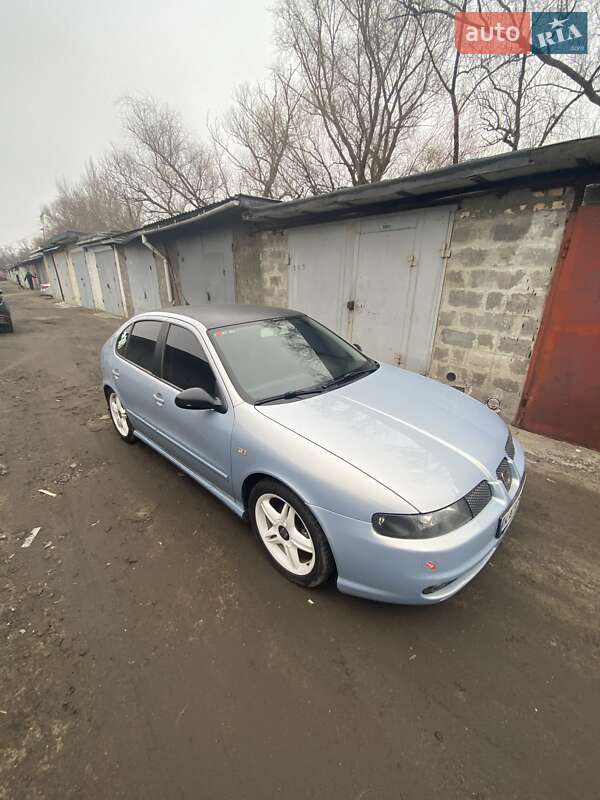 Хэтчбек SEAT Leon 2004 в Киеве