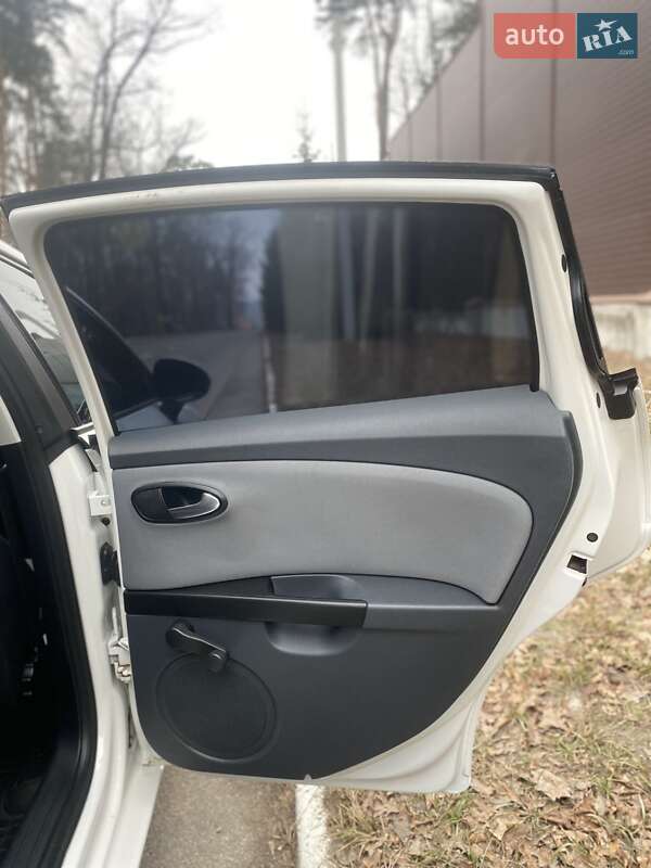 Хетчбек SEAT Leon 2010 в Києві