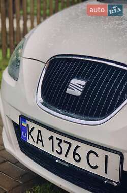 Хэтчбек SEAT Leon 2010 в Киеве