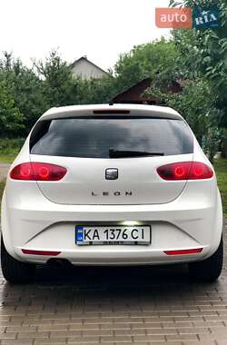 Хэтчбек SEAT Leon 2010 в Киеве