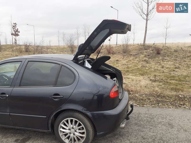 Хэтчбек SEAT Leon 2005 в Межгорье