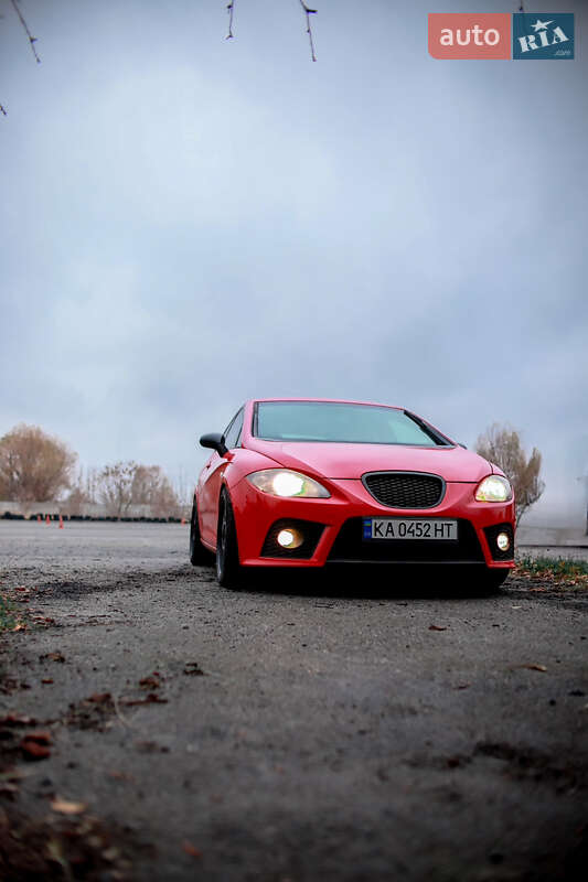 Хэтчбек SEAT Leon 2007 в Киеве