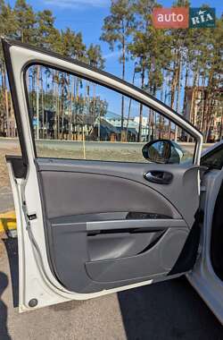Хэтчбек SEAT Leon 2009 в 