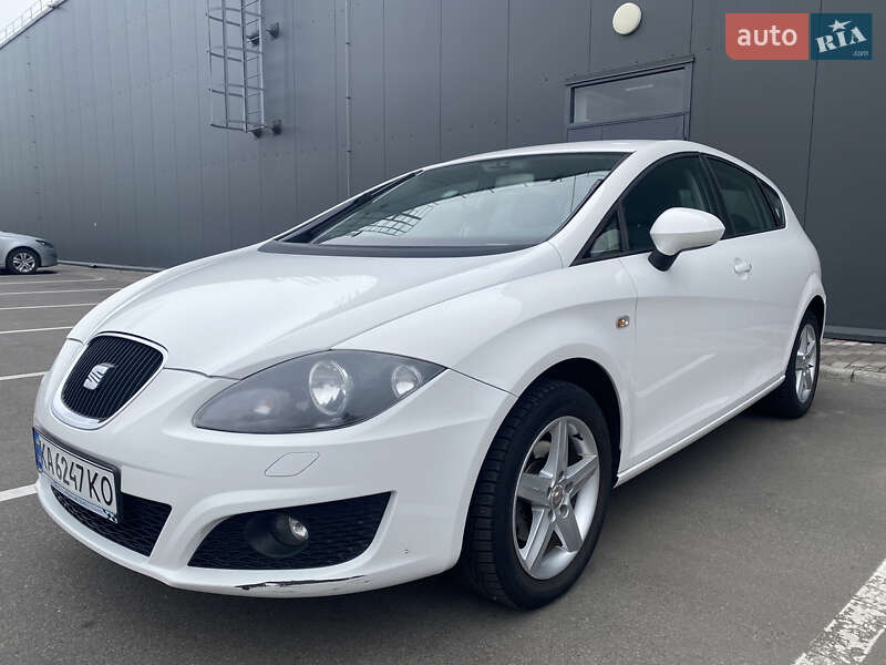 Хэтчбек SEAT Leon 2011 в 