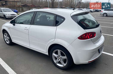 Хэтчбек SEAT Leon 2011 в 