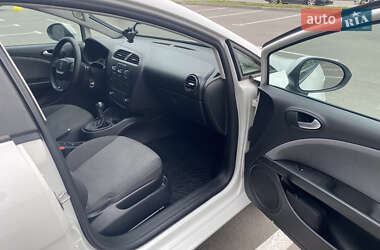 Хэтчбек SEAT Leon 2011 в 
