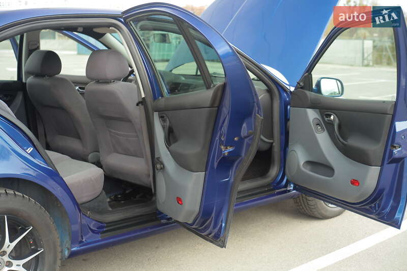 Хетчбек SEAT Leon 2000 в Ірпені
