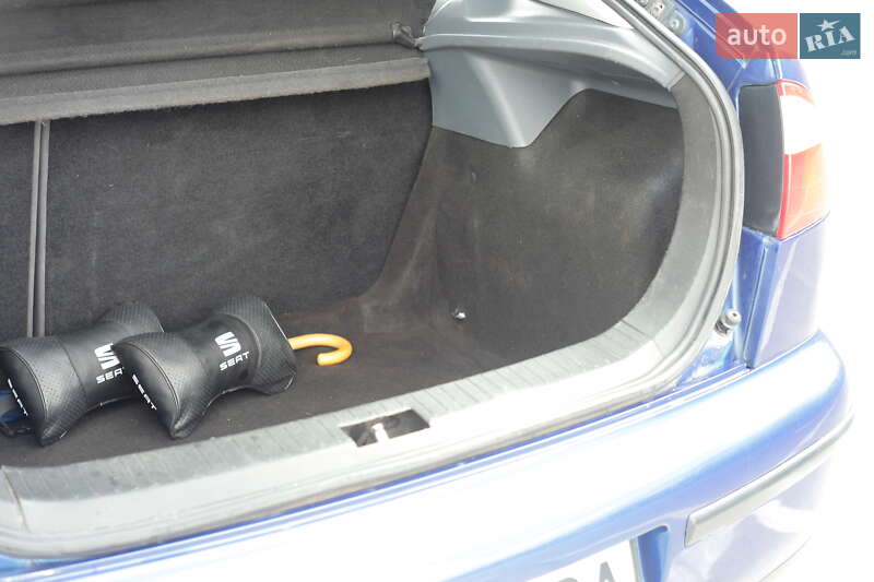 Хетчбек SEAT Leon 2000 в Ірпені