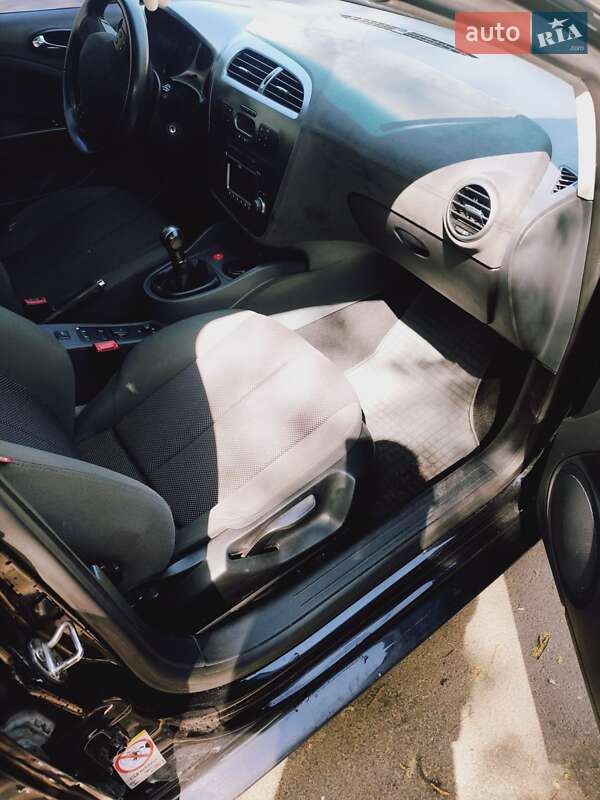 Хэтчбек SEAT Leon 2008 в Киеве