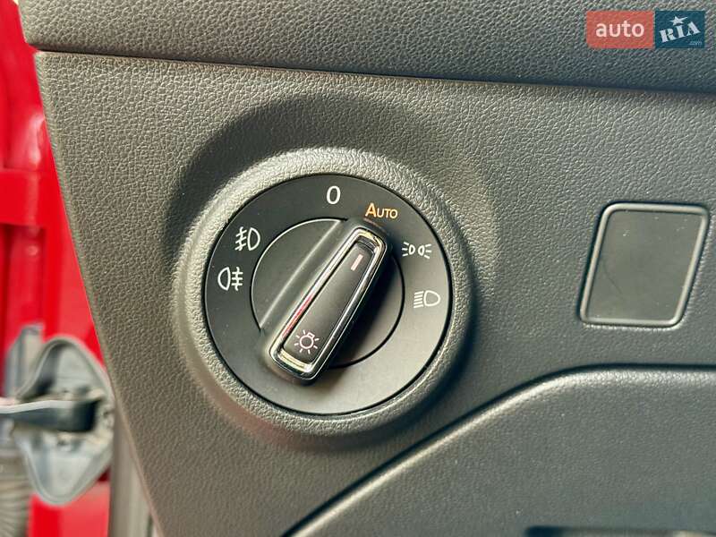 Хетчбек SEAT Leon 2013 в Дніпрі