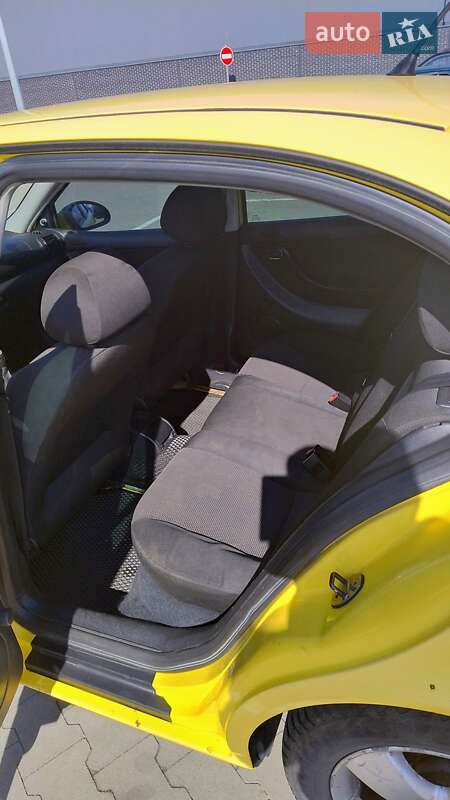 Хэтчбек SEAT Leon 2003 в Киеве