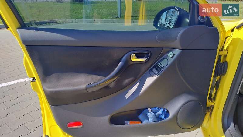 Хэтчбек SEAT Leon 2003 в Киеве