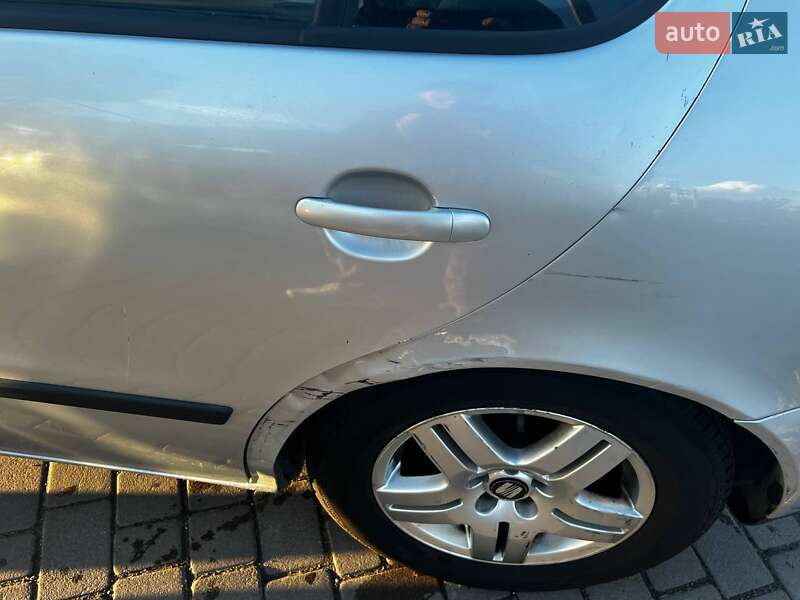 Хэтчбек SEAT Leon 2001 в Львове
