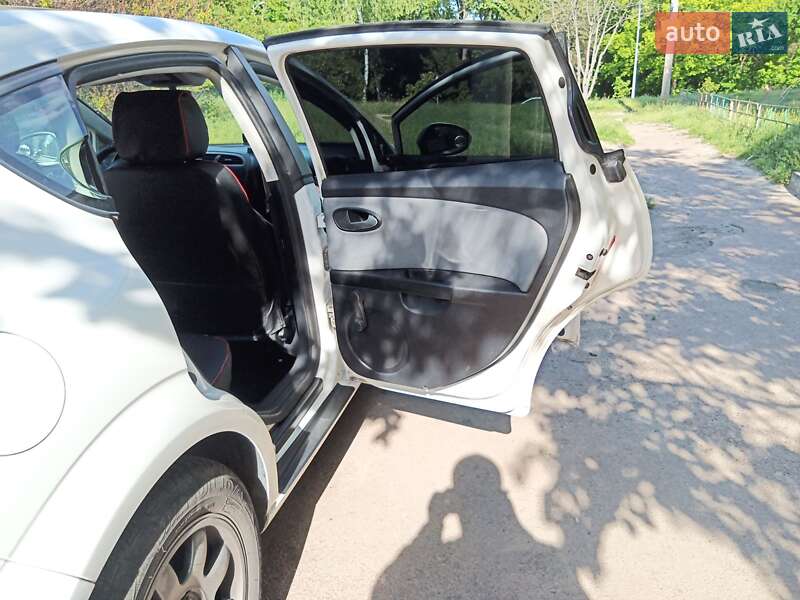 Хэтчбек SEAT Leon 2010 в Чернигове