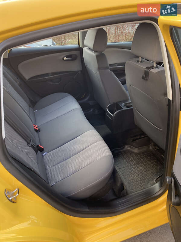 Хэтчбек SEAT Leon 2011 в Киеве
