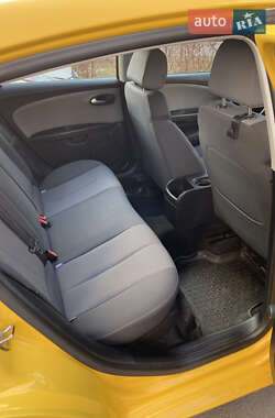 Хэтчбек SEAT Leon 2011 в 